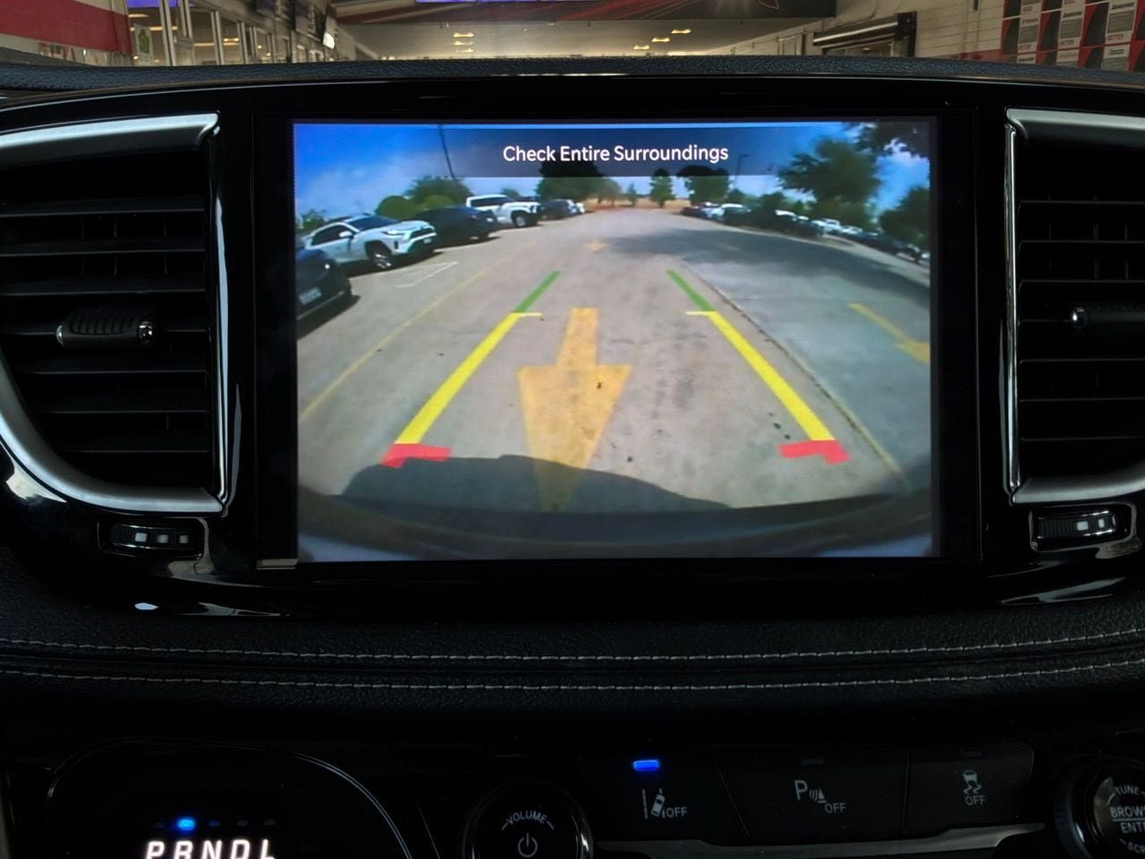 Used 2023 Chrysler Pacifica Limited FWD image 46