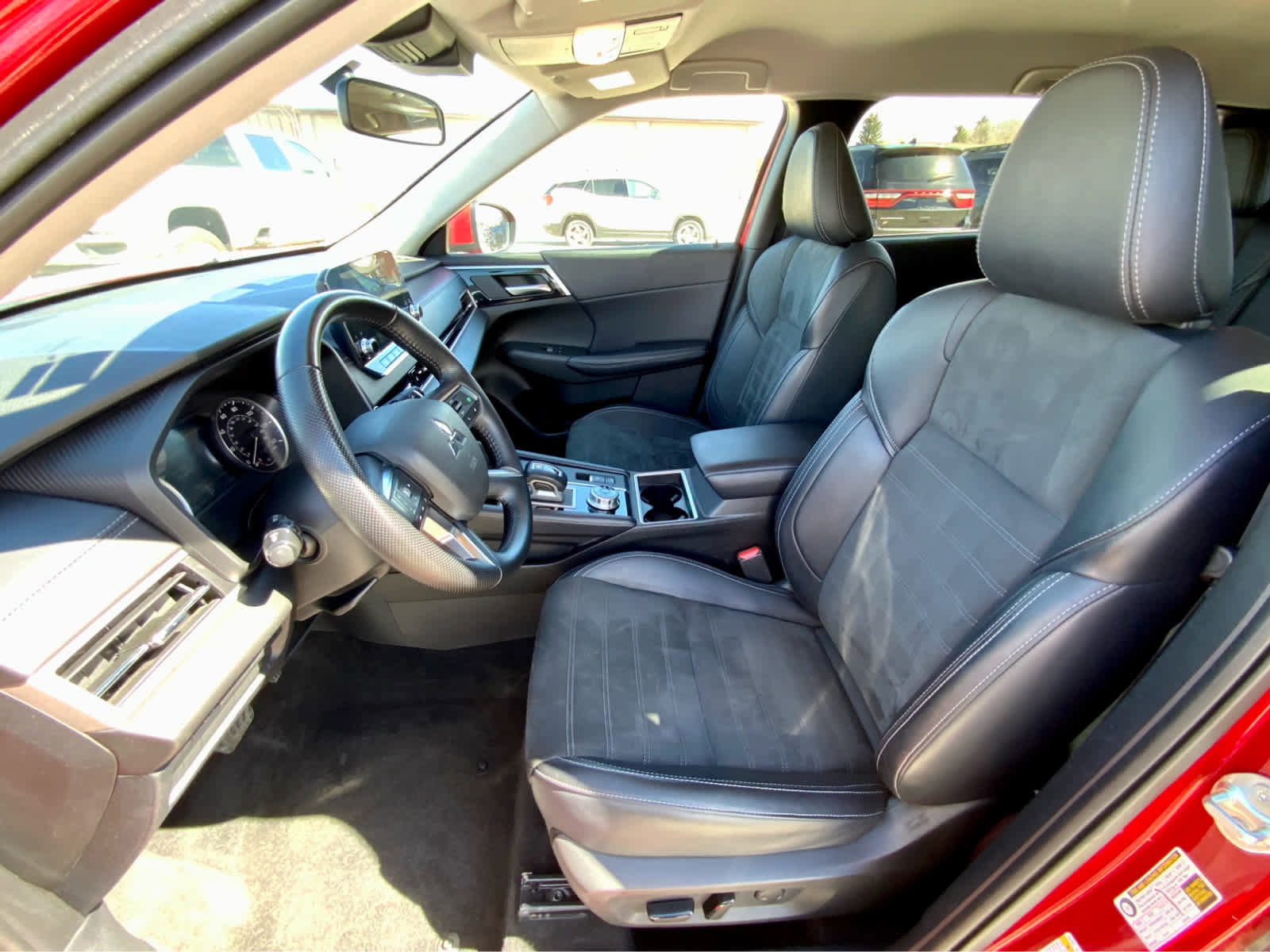 Used 2024 Mitsubishi Outlander SE image 18