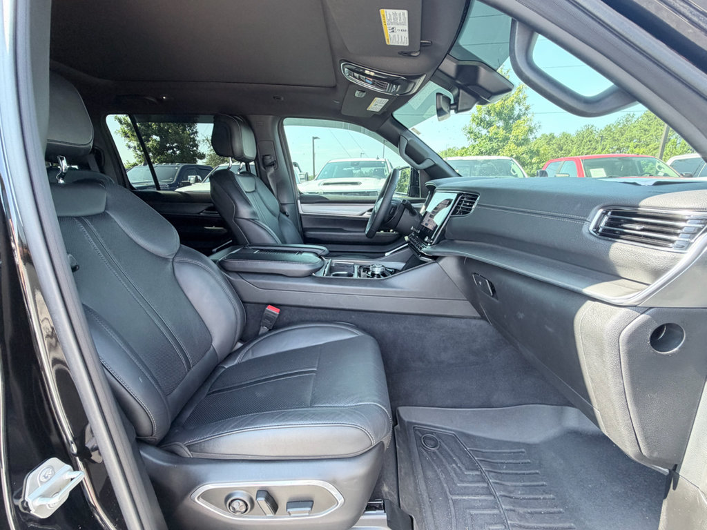 Used 2023 Jeep Wagoneer Series II RWD image 25
