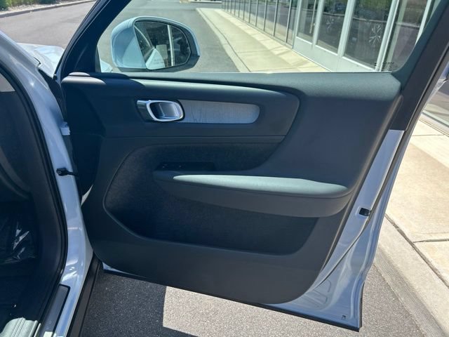 Certified 2025 Volvo XC40 B5 Core AWD/4WD image 14