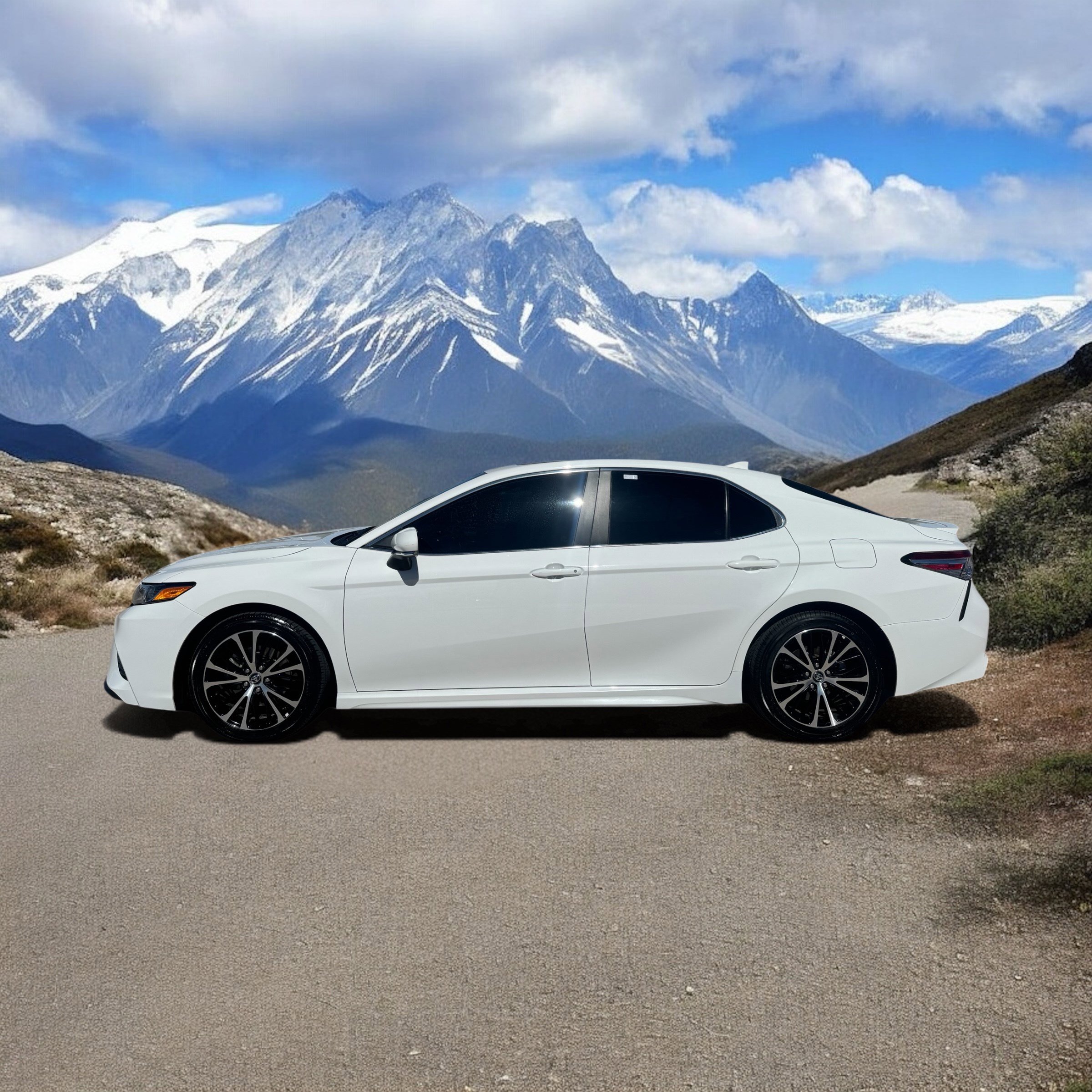 Used 2020 Toyota Camry SE w/ Audio Package image 2