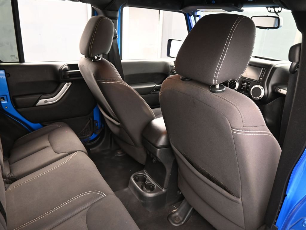 Used 2015 Jeep Wrangler Unlimited Sahara w/ Dual Top Group image 32