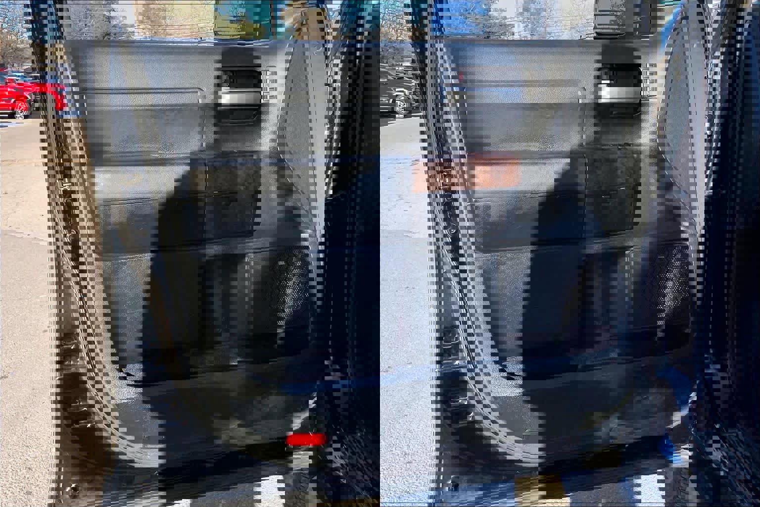 Used 2011 Toyota Tundra Limited w/ Platinum Pkg image 22