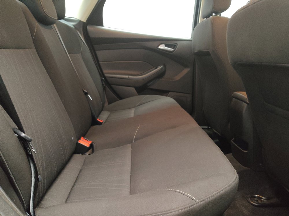 Used 2018 Ford Focus SE FWD image 19