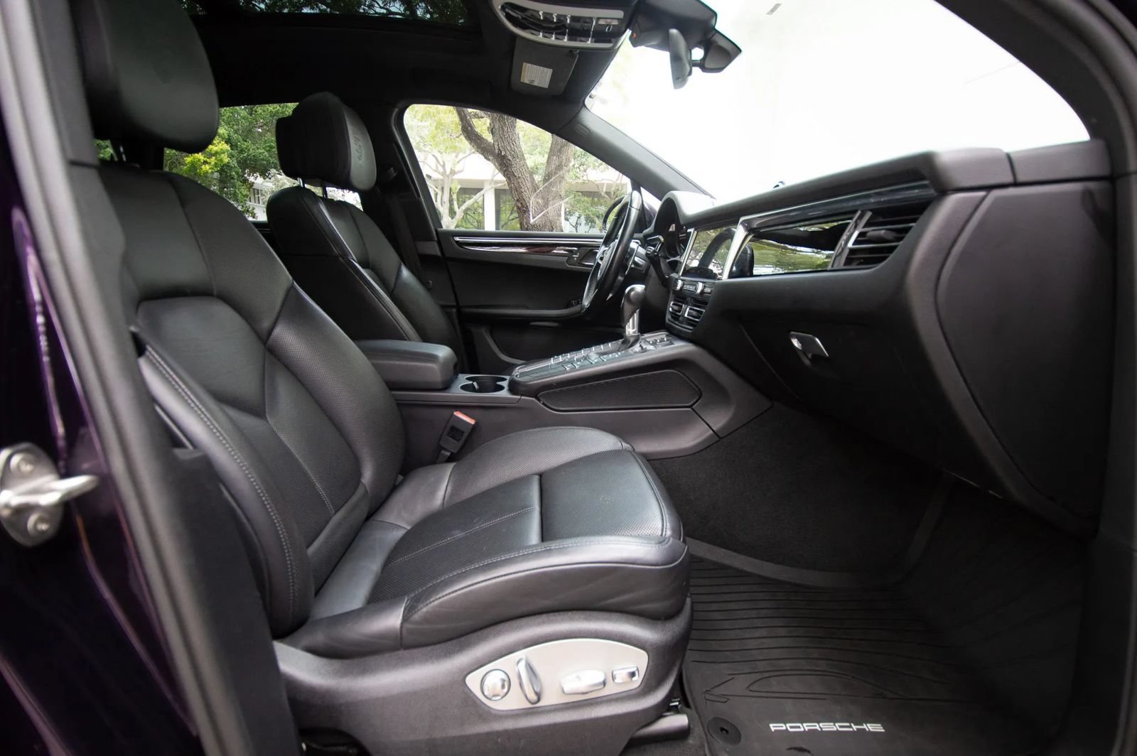 Used 2021 Porsche Macan w/ Premium Package Plus AWD/4WD image 41
