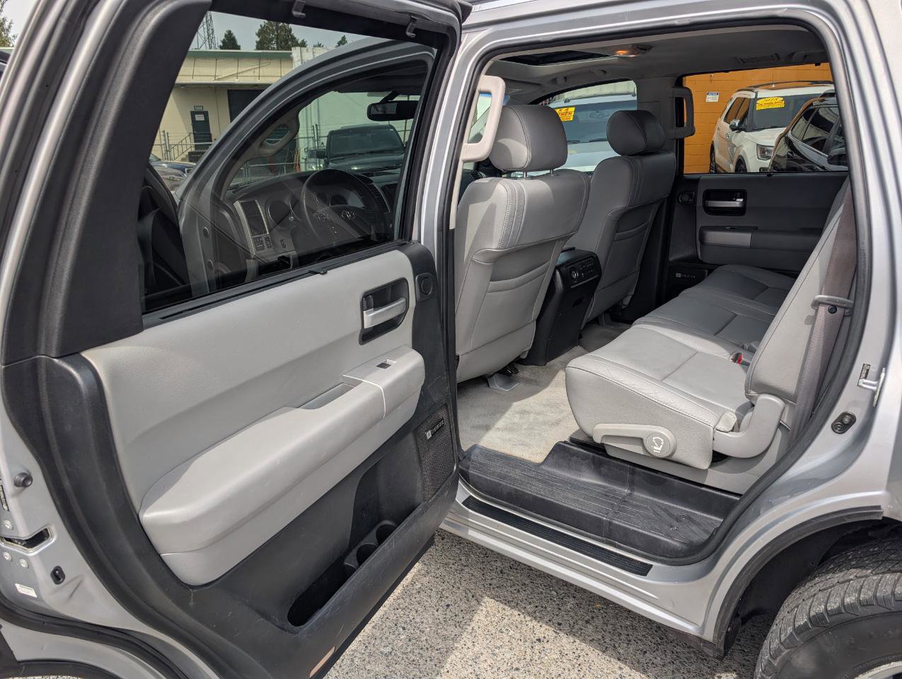 Used 2008 Toyota Sequoia Limited RWD image 8