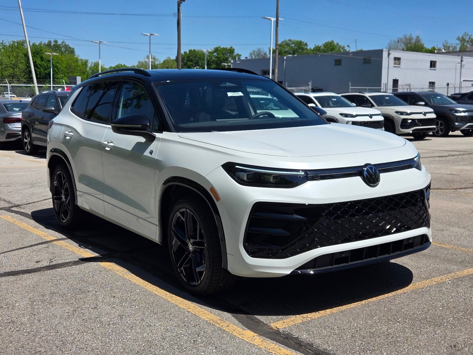 New 2026 Volkswagen Tiguan SE R-Line FWD image 7