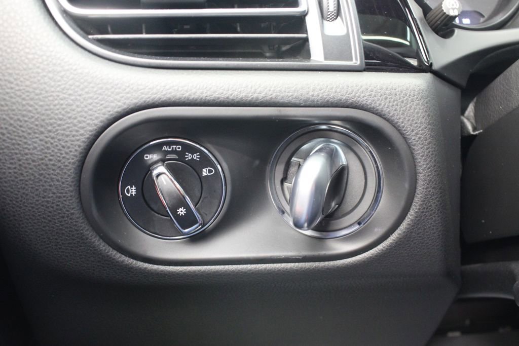 New 2024 Porsche Macan image 37