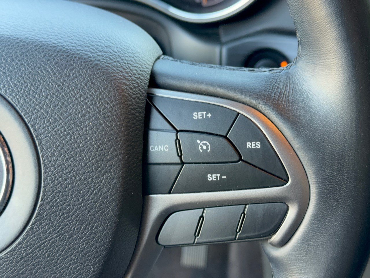 Used 2019 Jeep Grand Cherokee Altitude RWD image 19