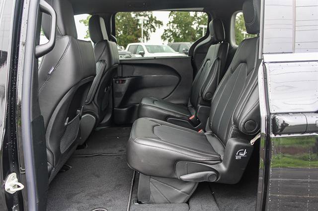 New 2026 Chrysler Voyager LX image 17