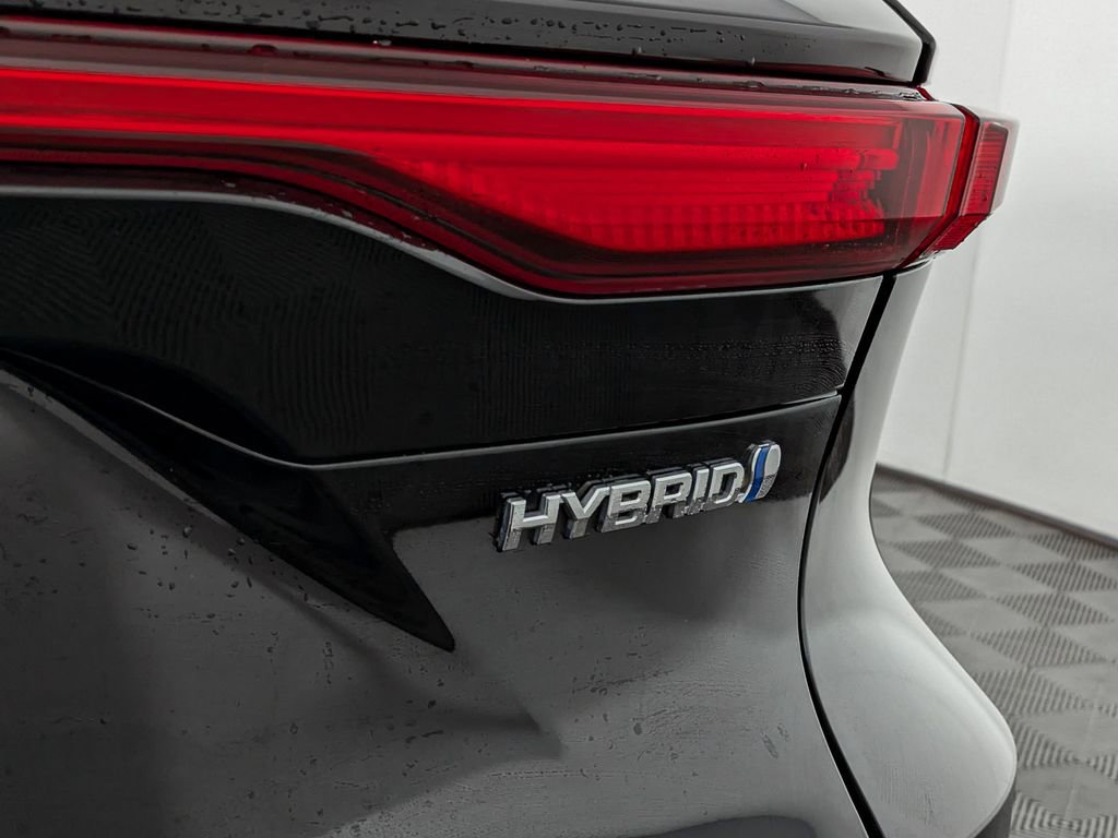 Used 2022 Toyota Venza LE image 13