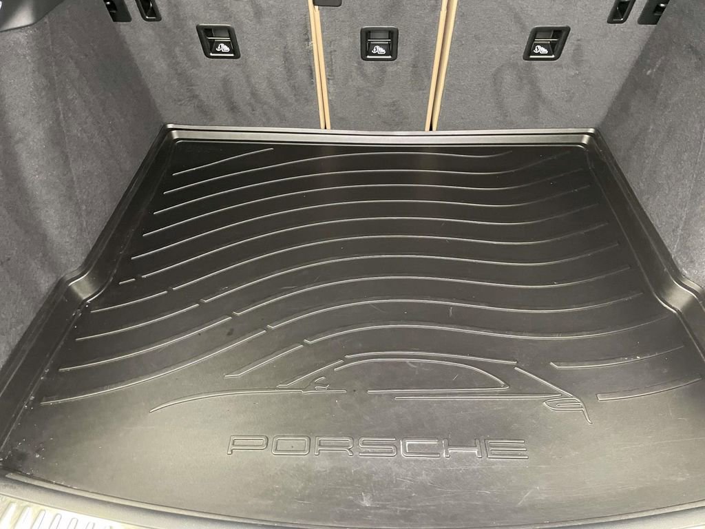 Certified 2025 Porsche Macan image 20