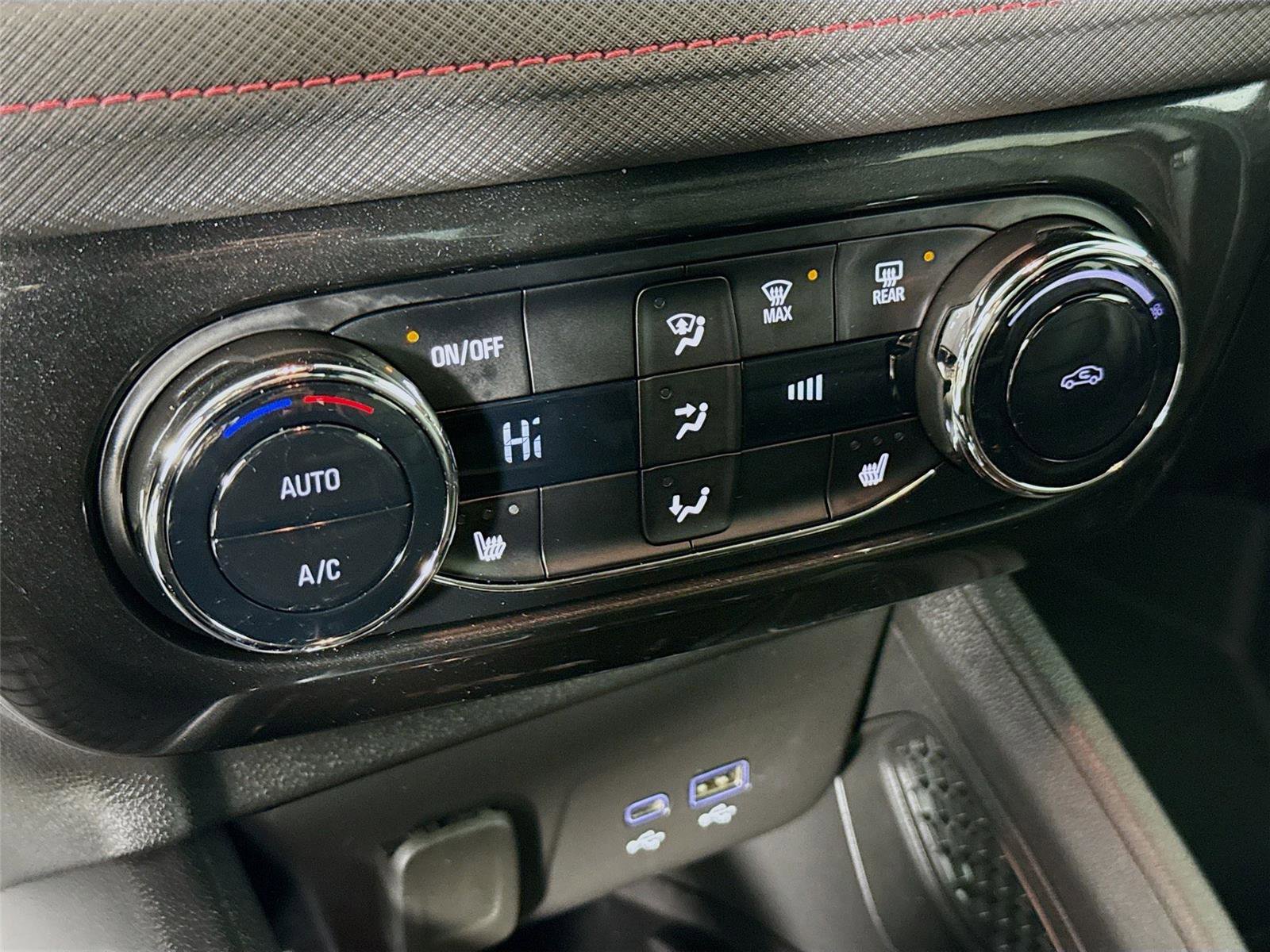 Used 2025 Chevrolet TrailBlazer RS w/ Convenience Package image 16