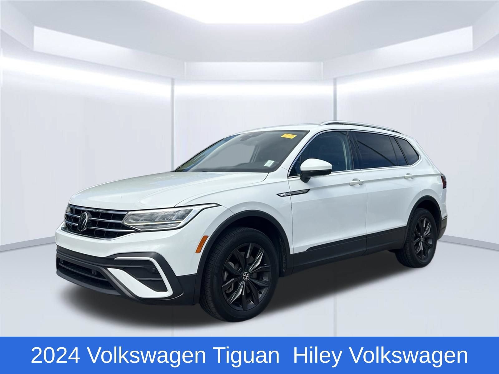 Certified 2024 Volkswagen Tiguan SE FWD video 1