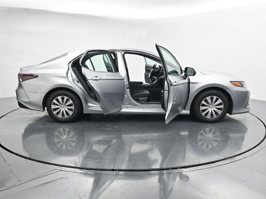 Used 2022 Toyota Camry LE FWD image 27