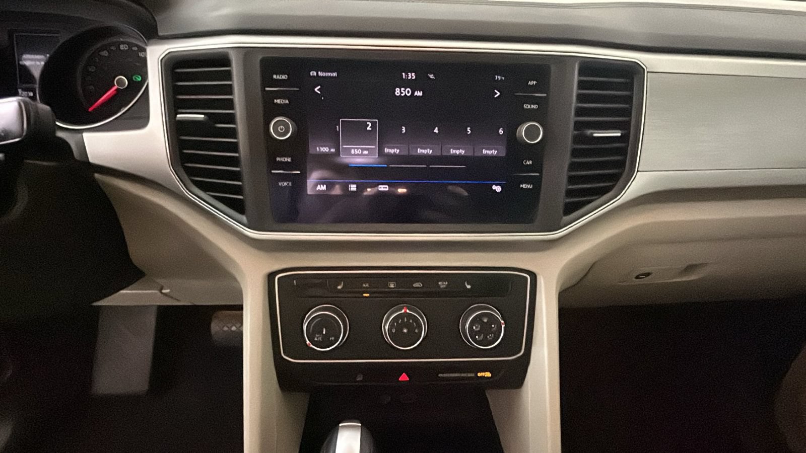 Used 2018 Volkswagen Atlas SE AWD/4WD image 28