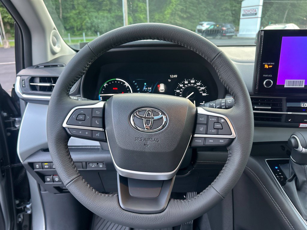 New 2026 Toyota Sienna XLE AWD/4WD image 14