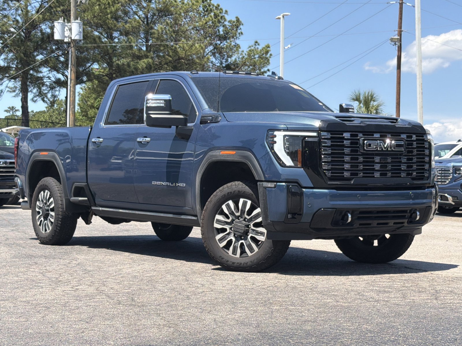 Certified 2025 GMC Sierra 2500 Denali Ultimate AWD/4WD image 2