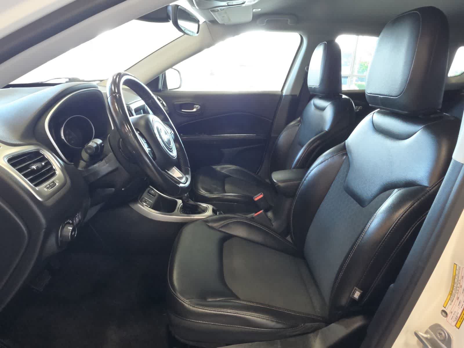 Used 2018 Jeep Compass Latitude w/ Popular Equipment Group FWD image 14
