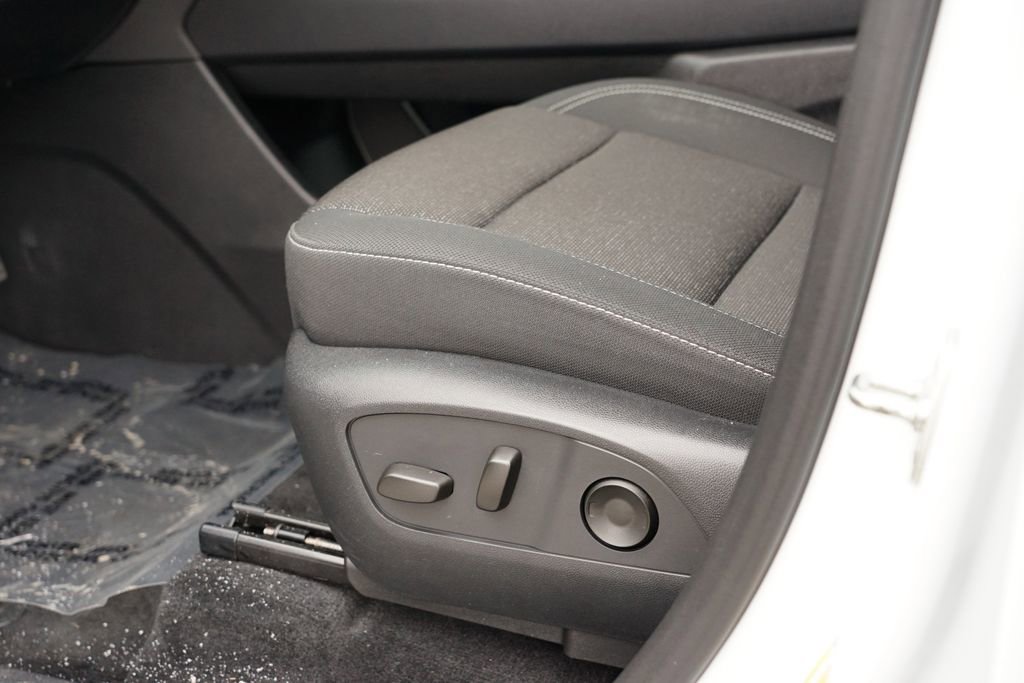 Used 2025 Chevrolet Traverse LT image 15