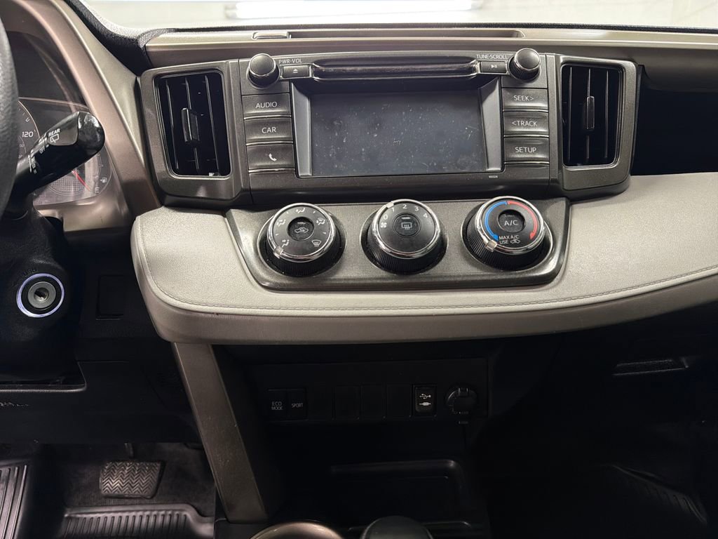Used 2015 Toyota RAV4 LE FWD image 20