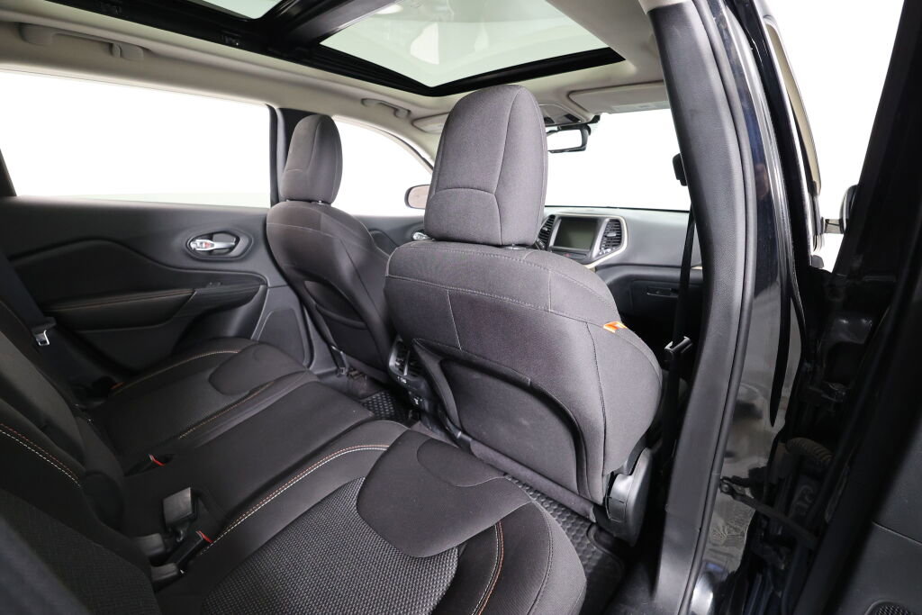 Used 2016 Jeep Cherokee 75th Anniversary image 19
