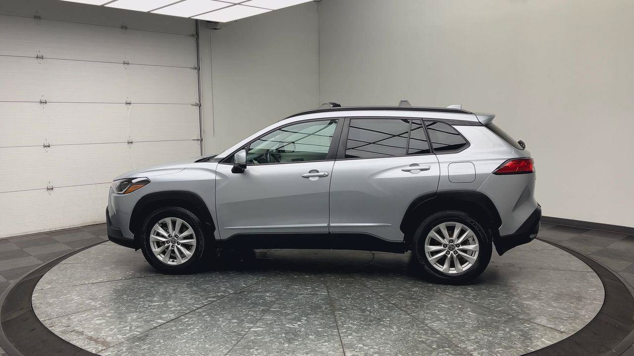 Used 2022 Toyota Corolla Cross LE AWD/4WD image 31