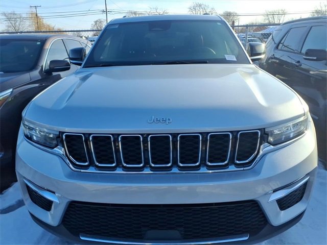 Used 2025 Jeep Grand Cherokee Limited image 2