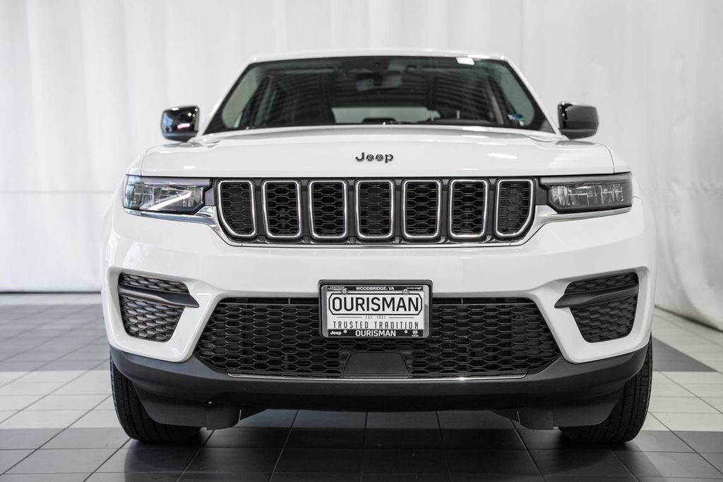 Certified 2023 Jeep Grand Cherokee Laredo AWD/4WD image 2