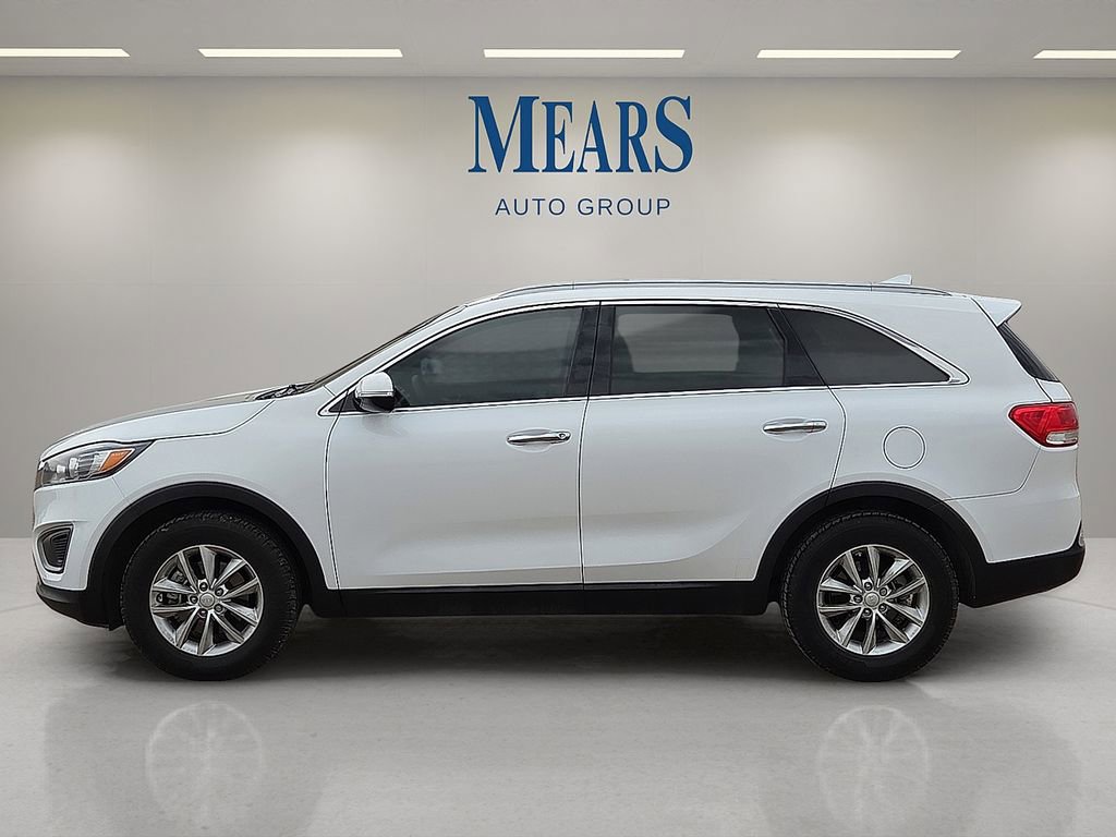 Used 2016 Kia Sorento LX image 2