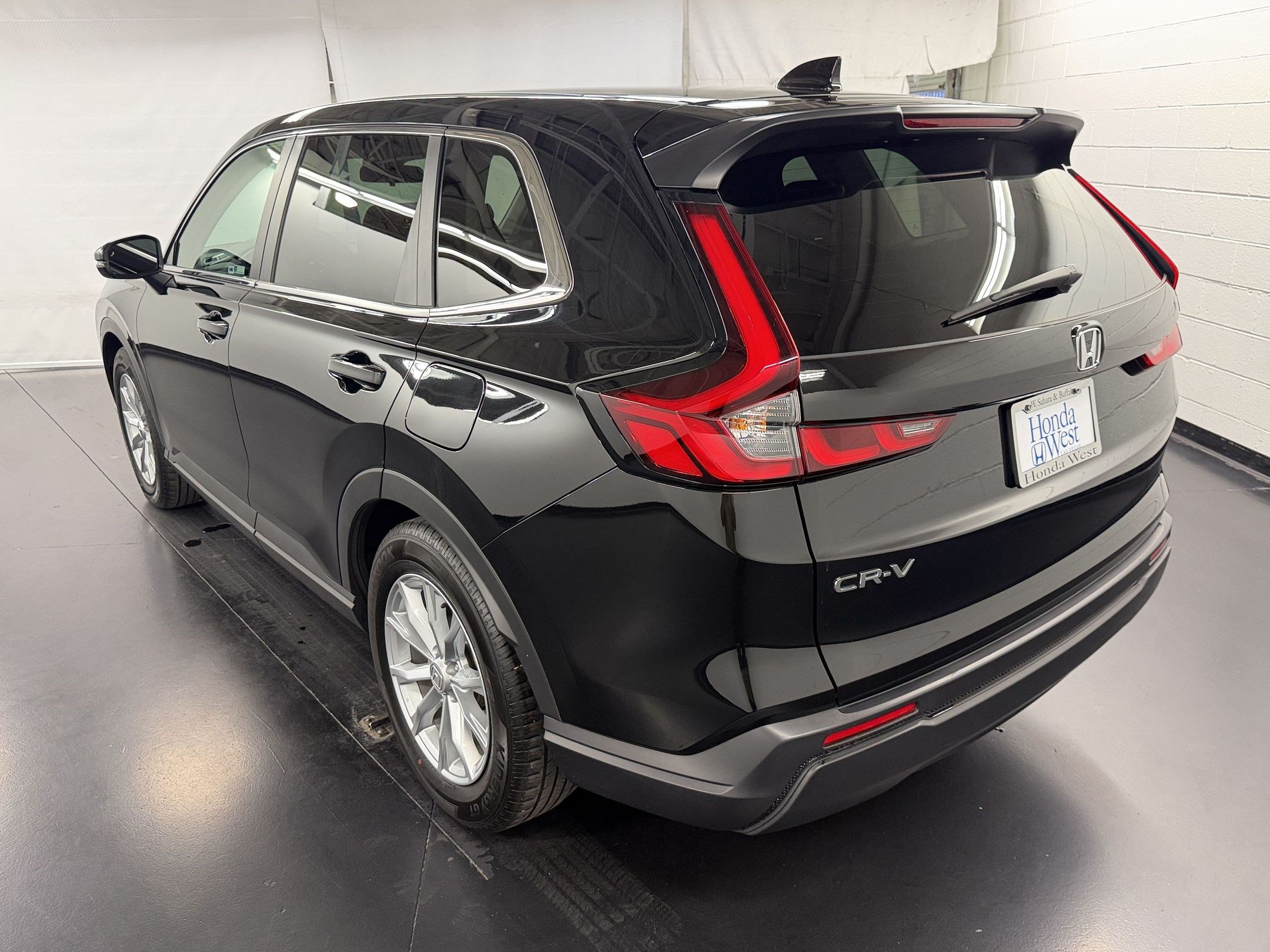 Used 2025 Honda CR-V EX image 3