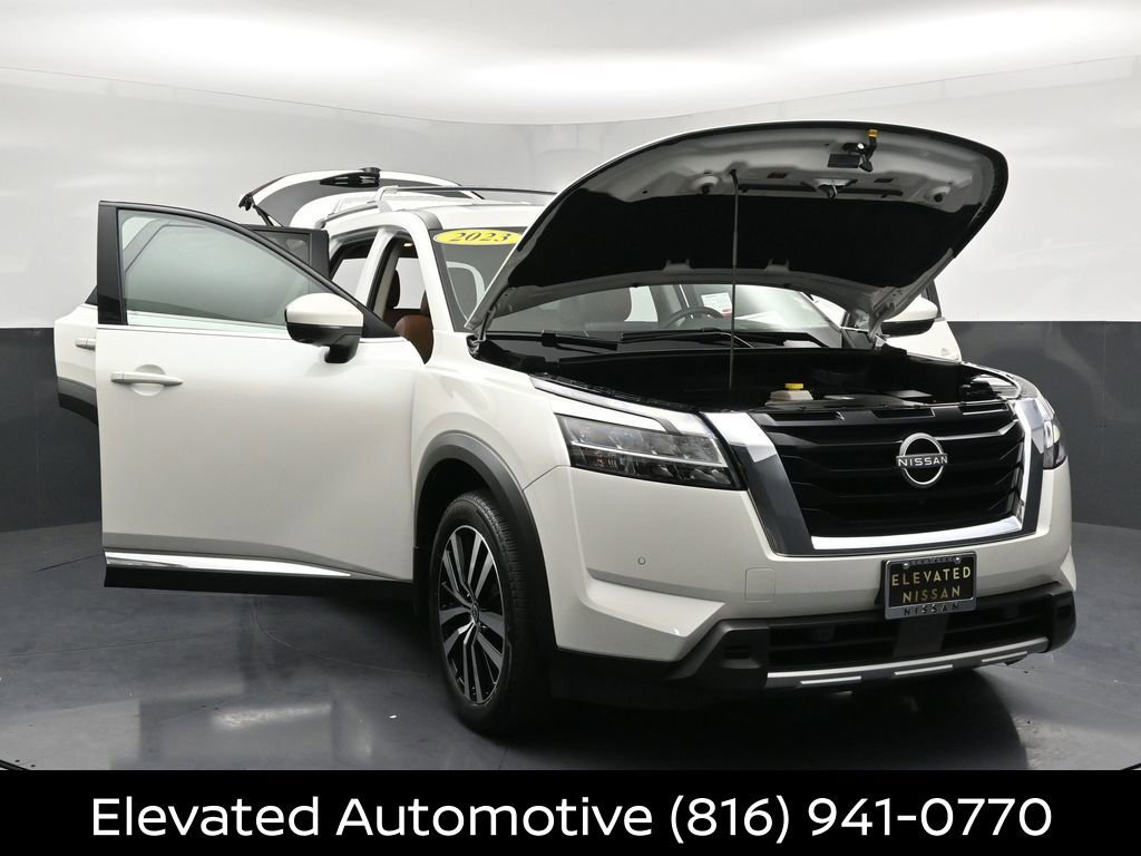 Certified 2023 Nissan Pathfinder Platinum w/ Cargo Package AWD/4WD image 38