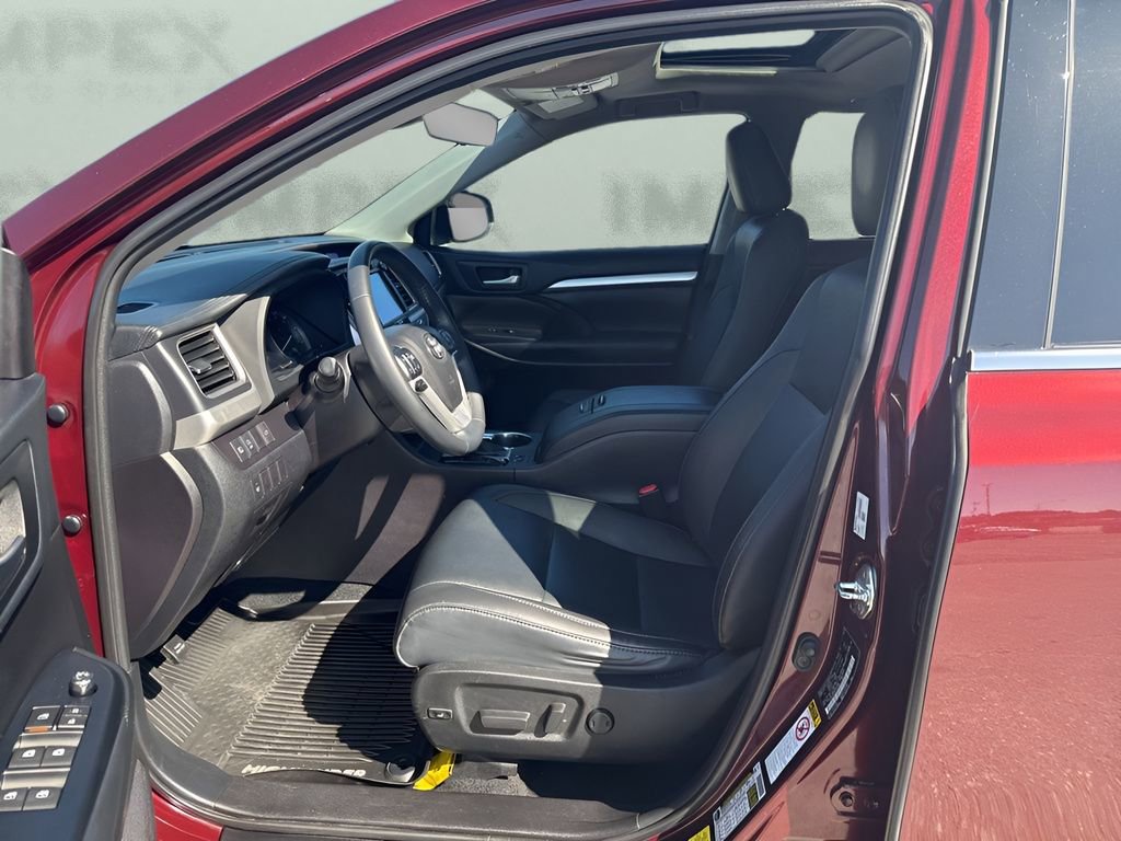 Used 2019 Toyota Highlander XLE FWD image 9