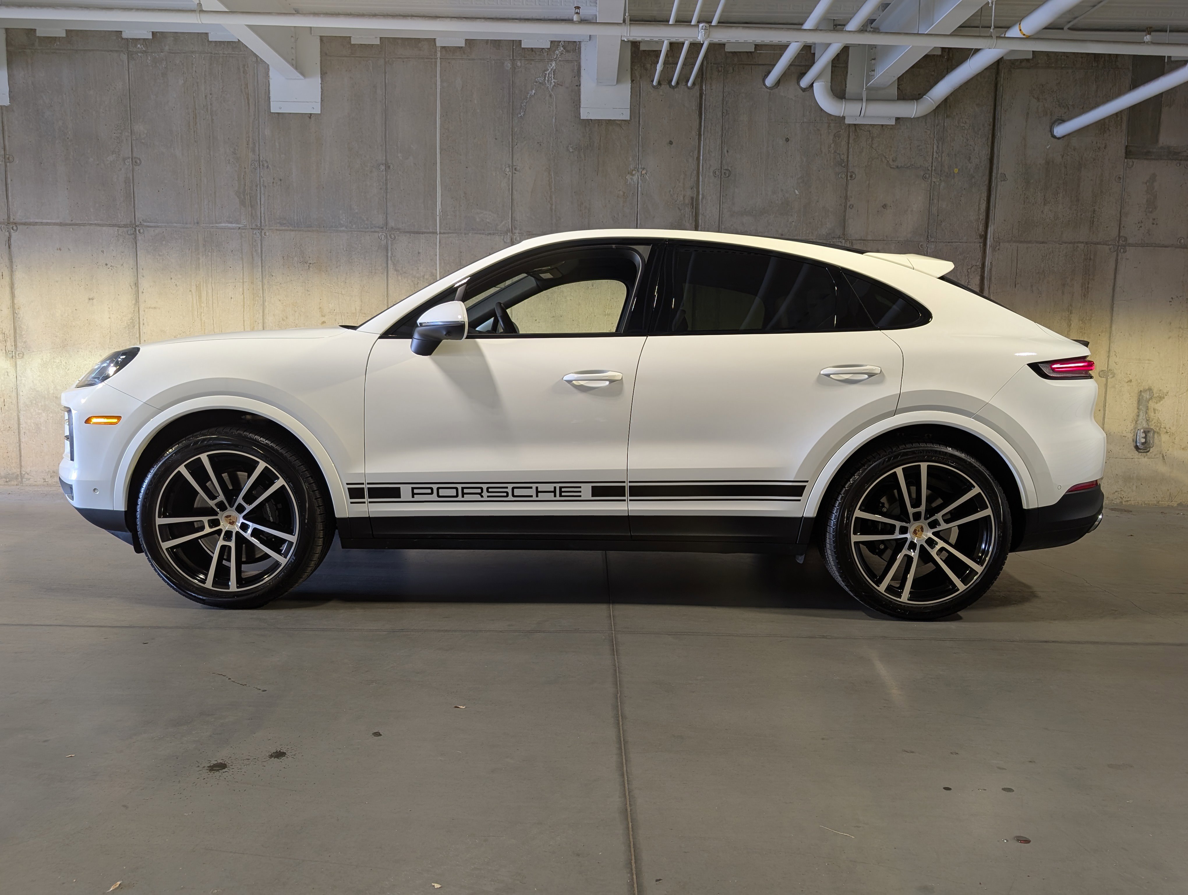 Certified 2025 Porsche Cayenne Coupe image 2