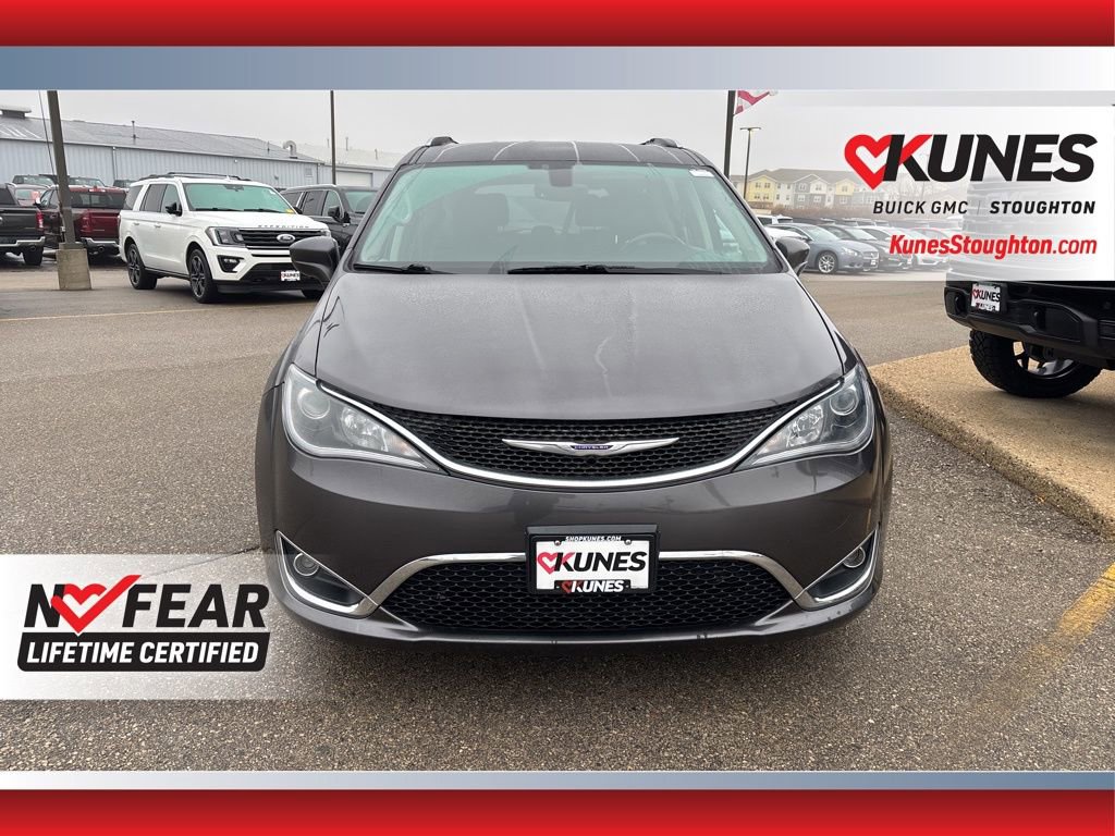 Used 2019 Chrysler Pacifica Touring-L image 4