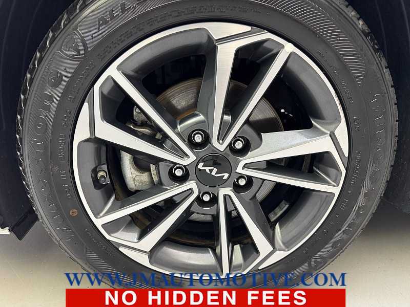 Used 2024 Kia Forte LXS FWD image 9