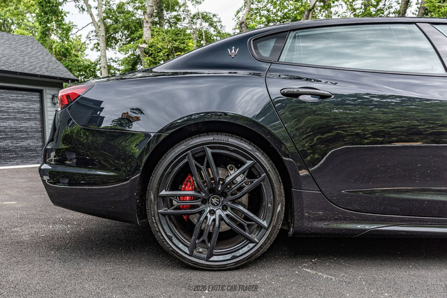 Used 2022 Maserati Quattroporte Trofeo RWD image 10