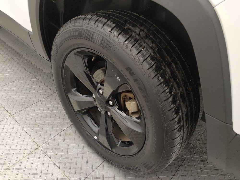 Used 2018 Jeep Cherokee Latitude w/ Altitude Package image 31