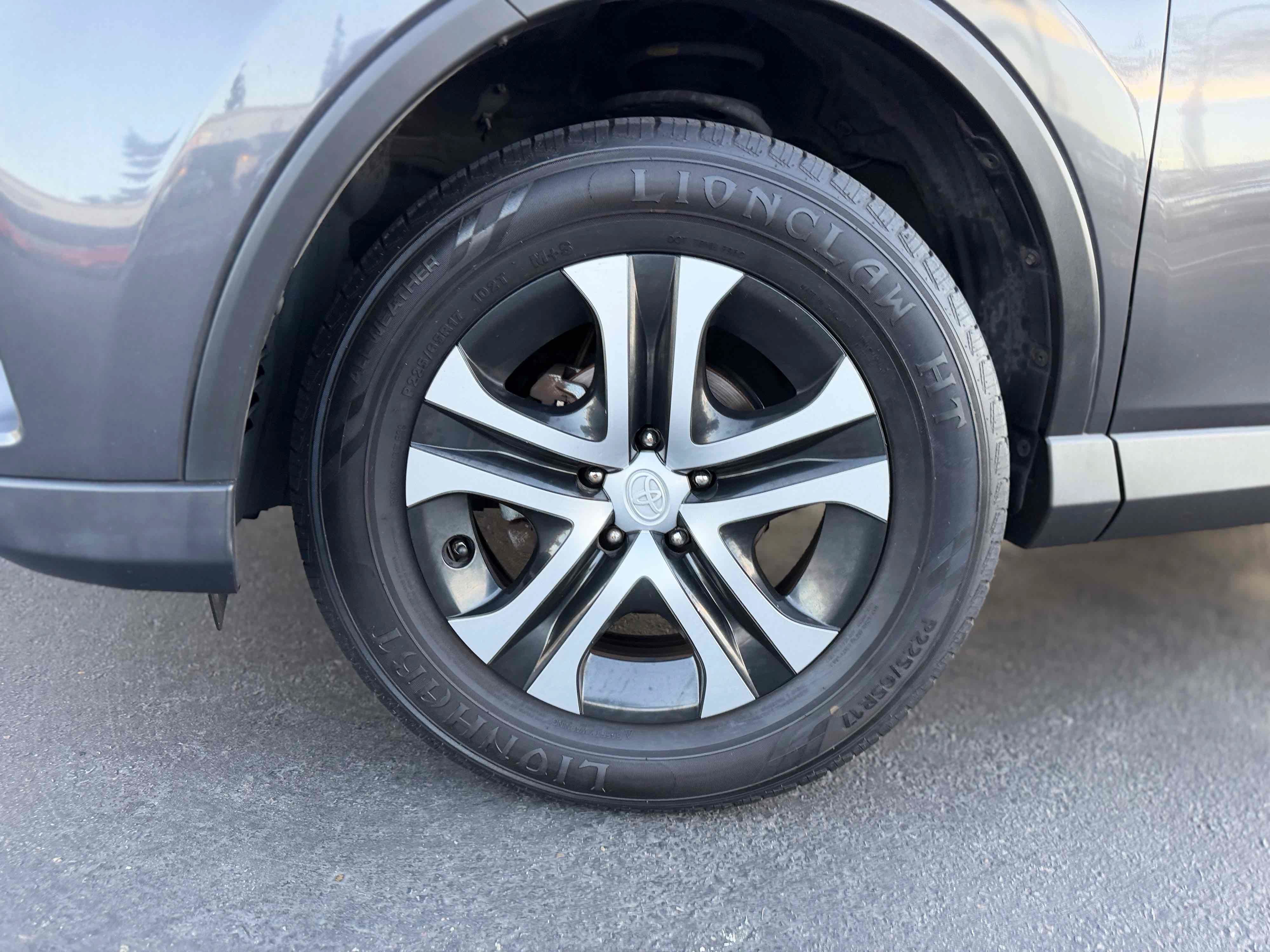 Used 2017 Toyota RAV4 LE w/ Carpet Mat Package FWD image 27