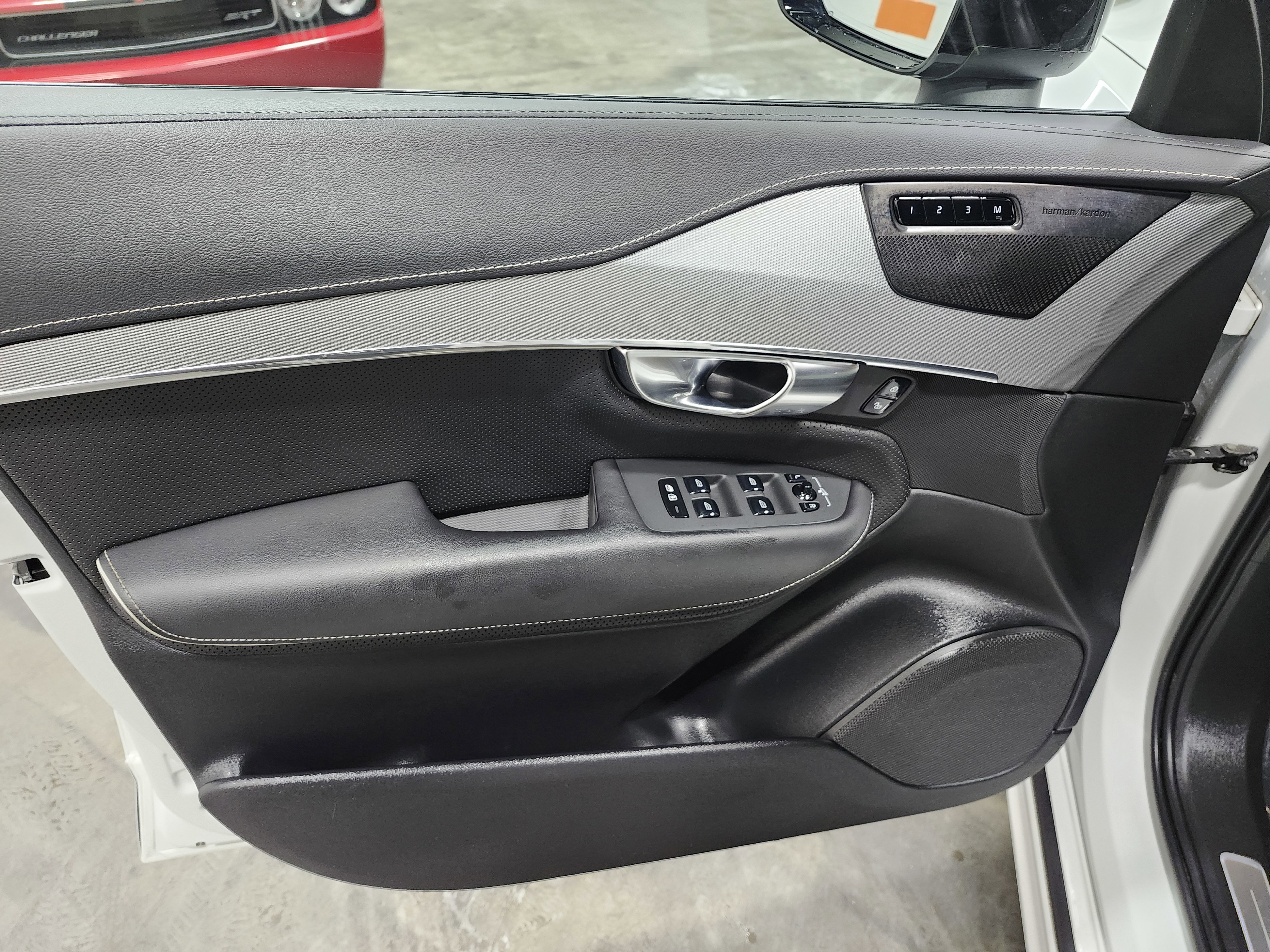 Used 2021 Volvo XC90 T8 R-Design w/ Advanced Package image 30