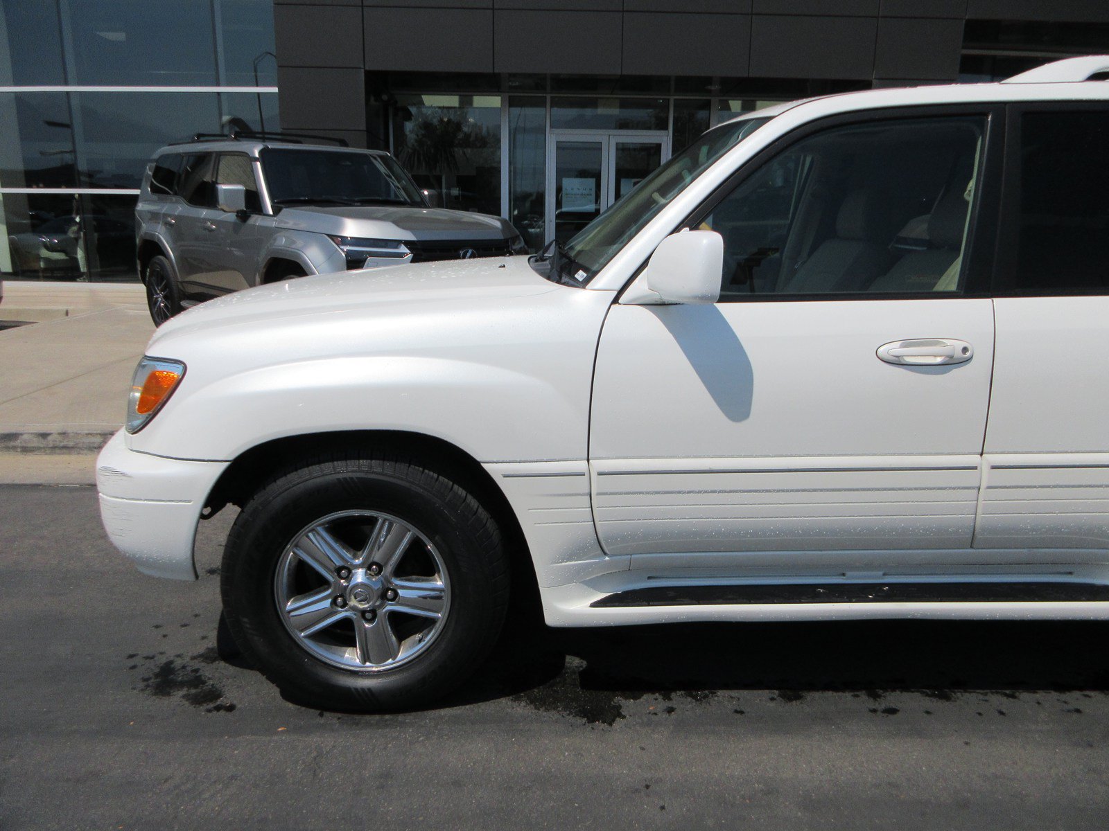Used 2007 Lexus LX 470 4WD image 2