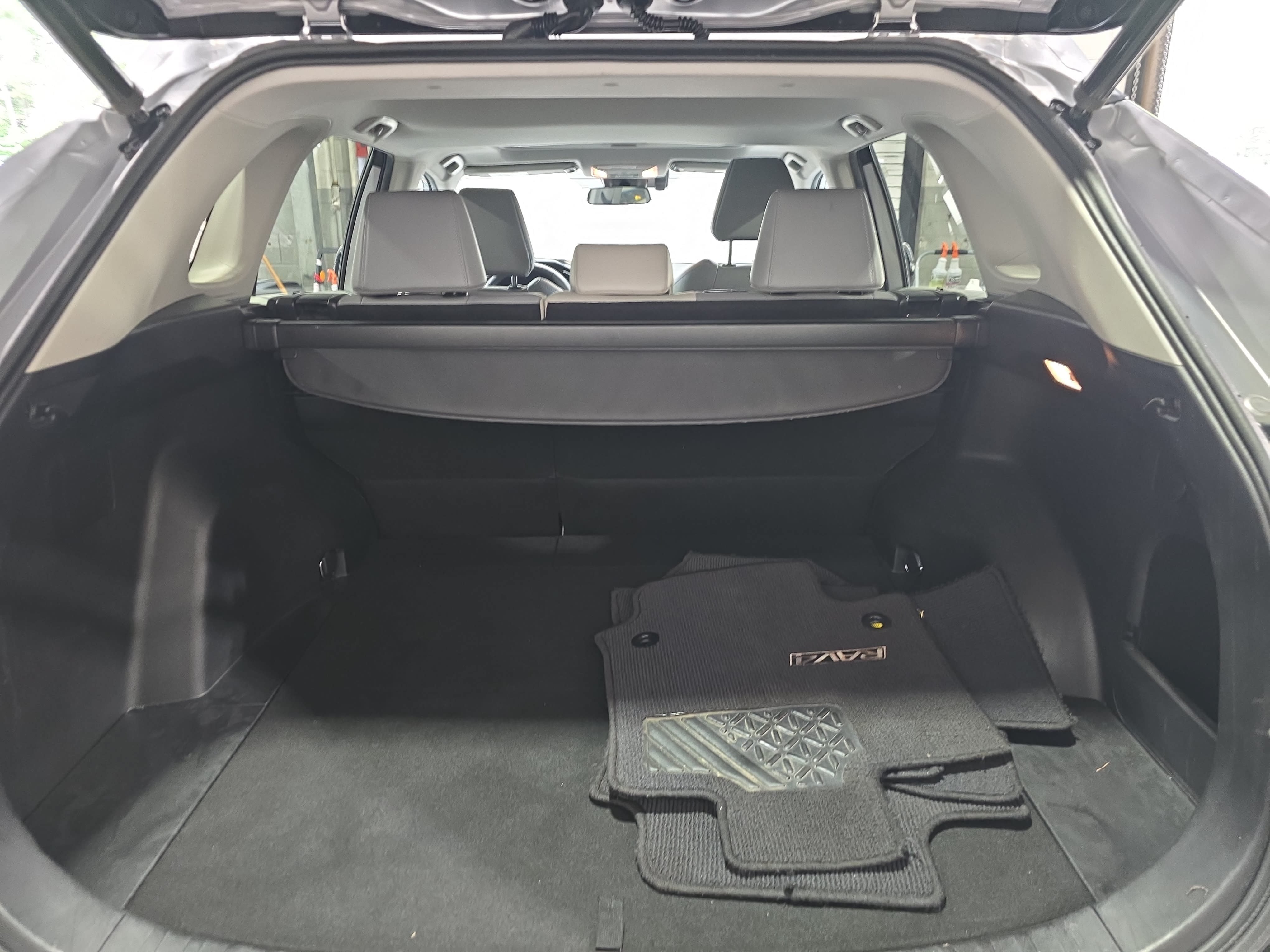 Used 2021 Toyota RAV4 XLE Premium FWD image 12