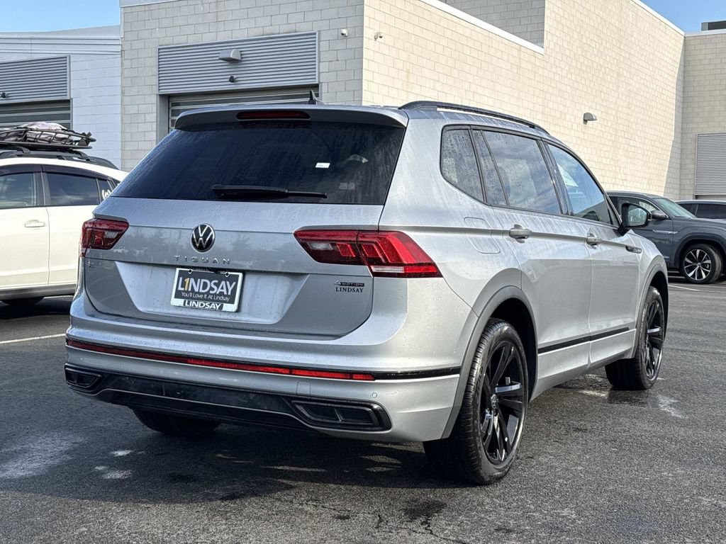 Used 2024 Volkswagen Tiguan SE R-Line AWD/4WD image 3