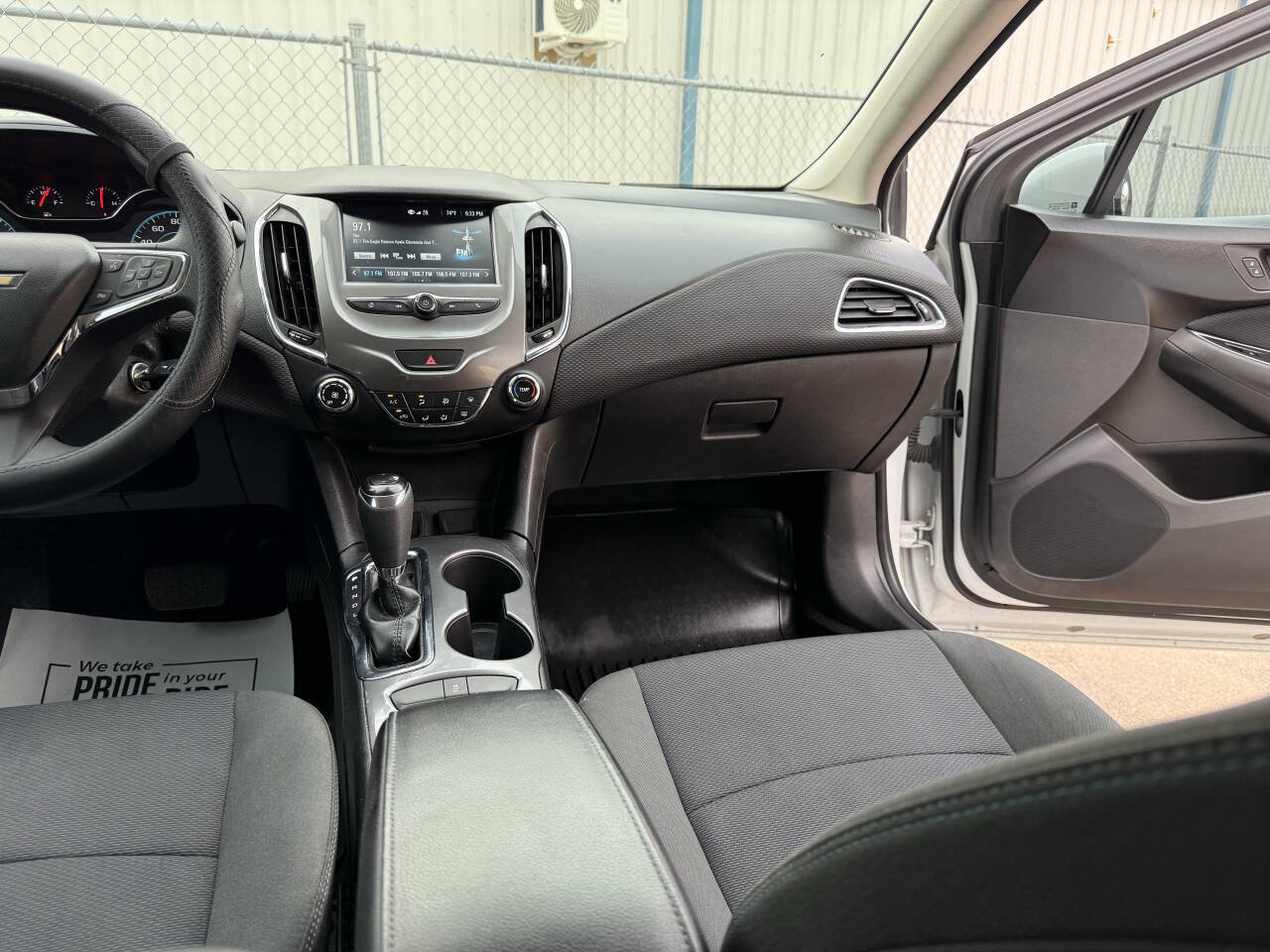 Used 2017 Chevrolet Cruze LT image 28