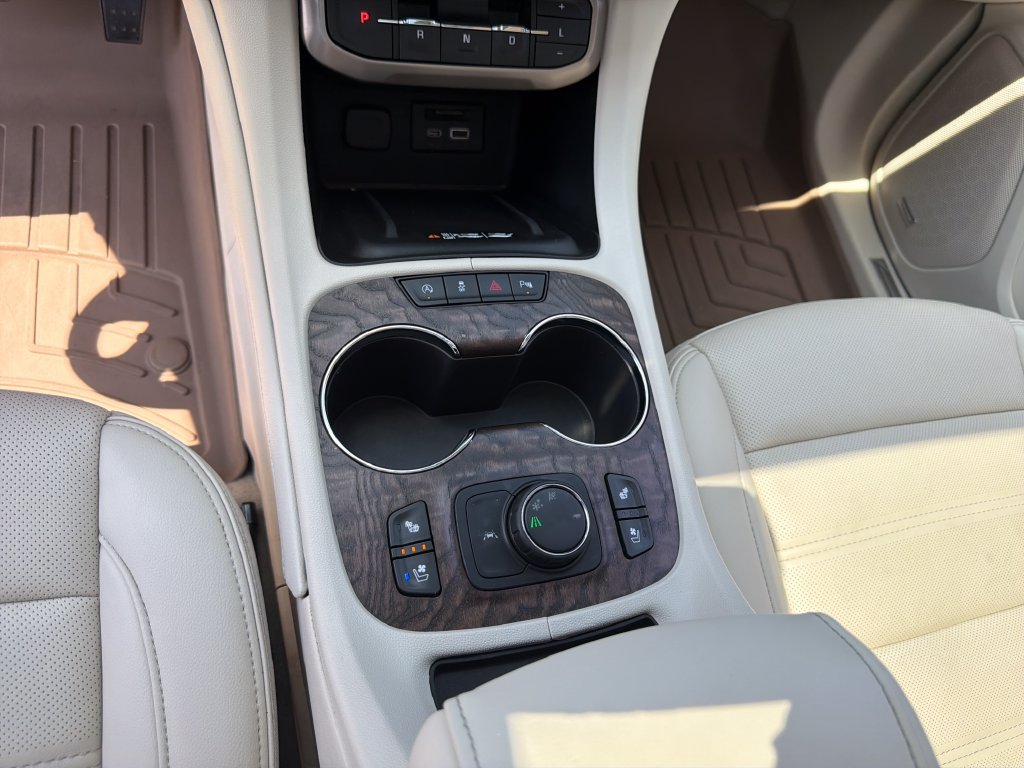 Used 2021 GMC Acadia Denali w/ Denali Technology Package FWD image 25