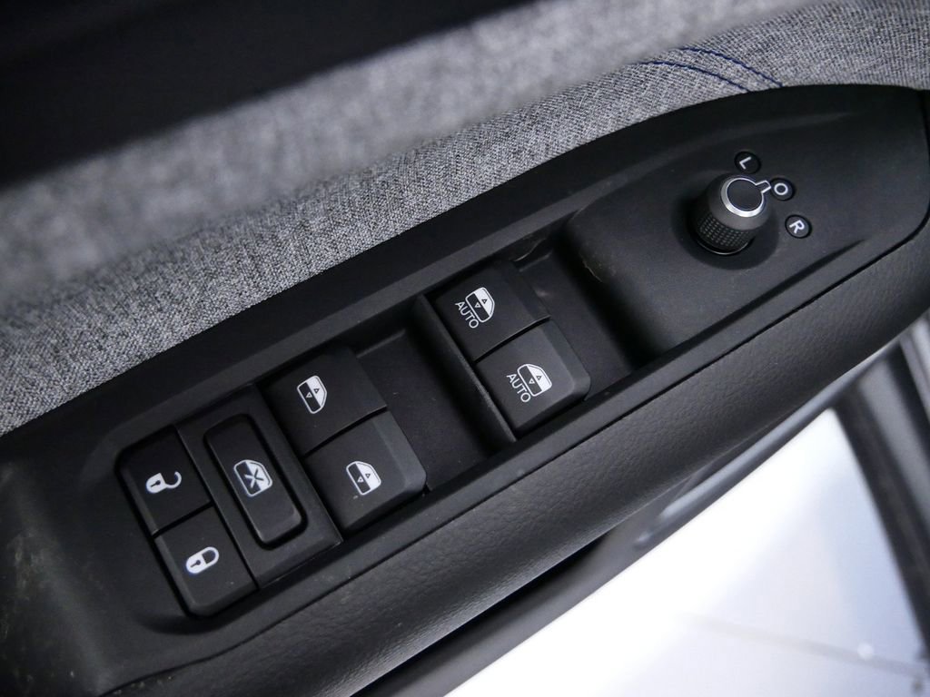 Used 2024 Jeep Compass Latitude image 31