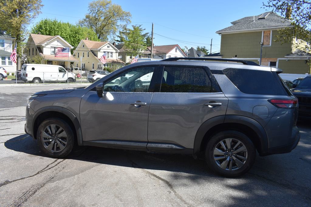 Used 2025 Nissan Pathfinder SV FWD image 9