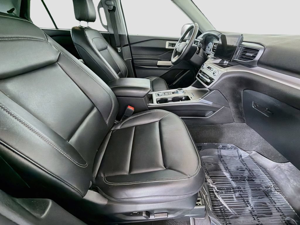 Used 2023 Ford Explorer XLT w/ Equipment Group 202A AWD/4WD image 22