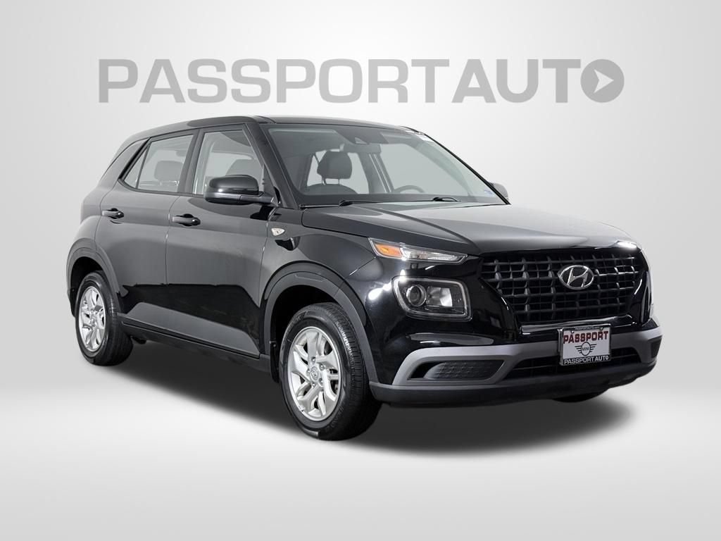 Used 2022 Hyundai Venue SE FWD image 3