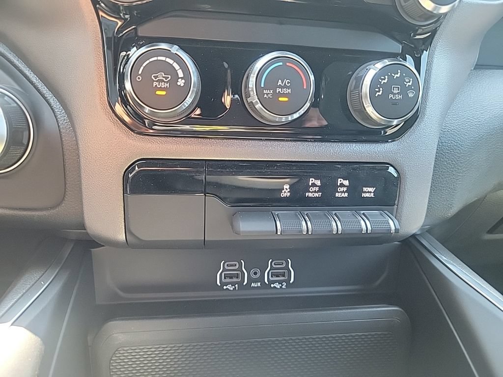 New 2026 RAM 1500 Express AWD/4WD image 12